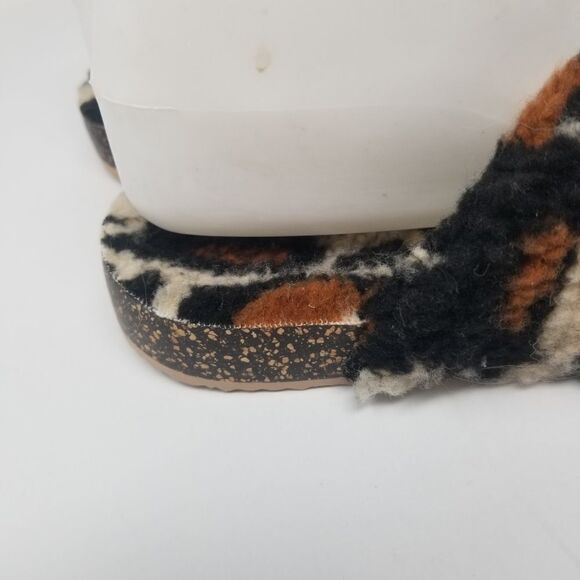 NWOT CUTE FURRY LEOPARD PRINT SANDALS WITH BUCKLES. MULTIPLE SIZES. - Picture 8 of 16